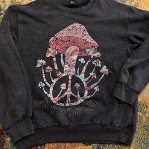earthbound shroom crew neck